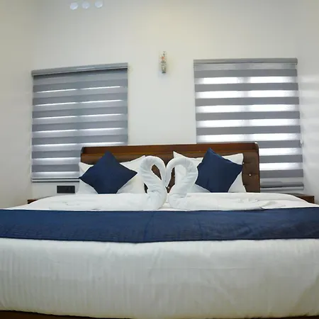 Teak And Lake Homestay Thekkady Exterior photo