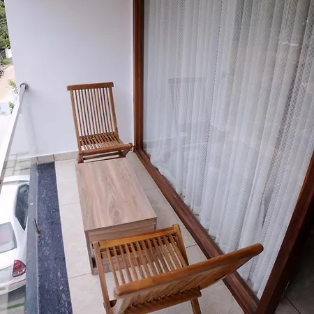Teak And Lake Homestay Thekkady Exterior photo