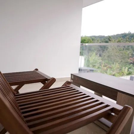 Teak And Lake Homestay Thekkady Exterior photo