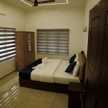 Teak And Lake Homestay Thekkady Exterior photo